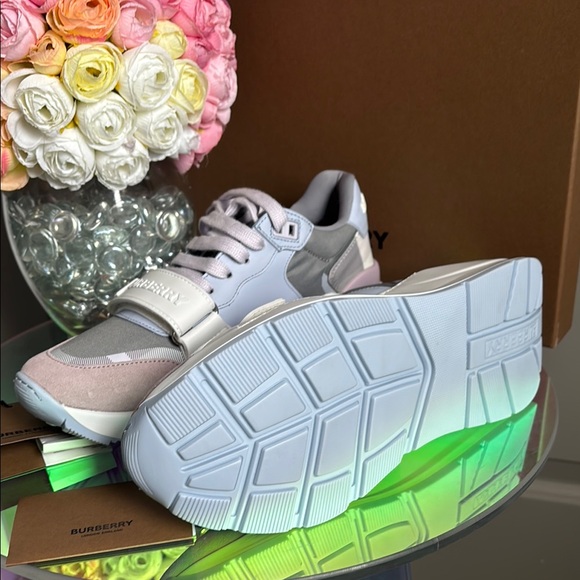 ~BURBERRY~ Ramsey Lilac and Pale Gray Sneakers - Picture 7 of 12